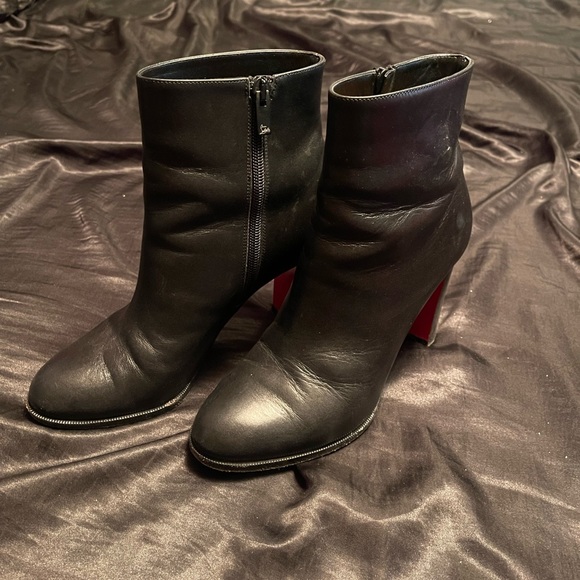 Louboutin red bottom boots - Picture 3 of 16